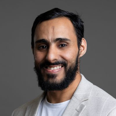 الدكتور عزام بن محمد الرياشي